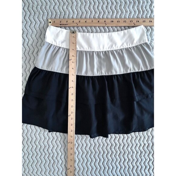 BANANA REPUBLIC~  Women’s Tiered Colorblock Skirt ~Size 6 Black/White/Gray - Picture 4 of 7